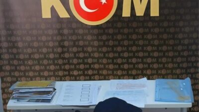 Ünsal YÜCEL/EDİRNE, – EDİRNE’nin İpsala ilçesinde, PTT görevlisi kıyafeti giyip,