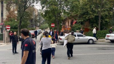 Nisa MİĞAL-Muhammet BAYRAM/ANKARA, – ANKARA’da restoranın çatısında çıkan yangın itfaiye