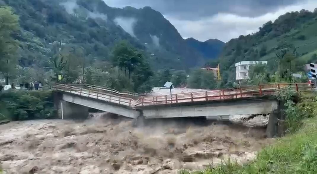 MAHSUR KALAN 15 KİŞİ KURTARILDI Rize’de saatte metrekareye 75 kilogram