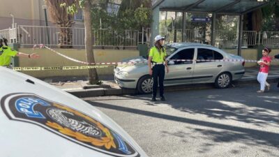 Ali LEYLAK/ŞANLIURFA, – ŞANLIURFA’da, sürücüsünün kontrolünü yitirdiği otomobil, otobüs durağında