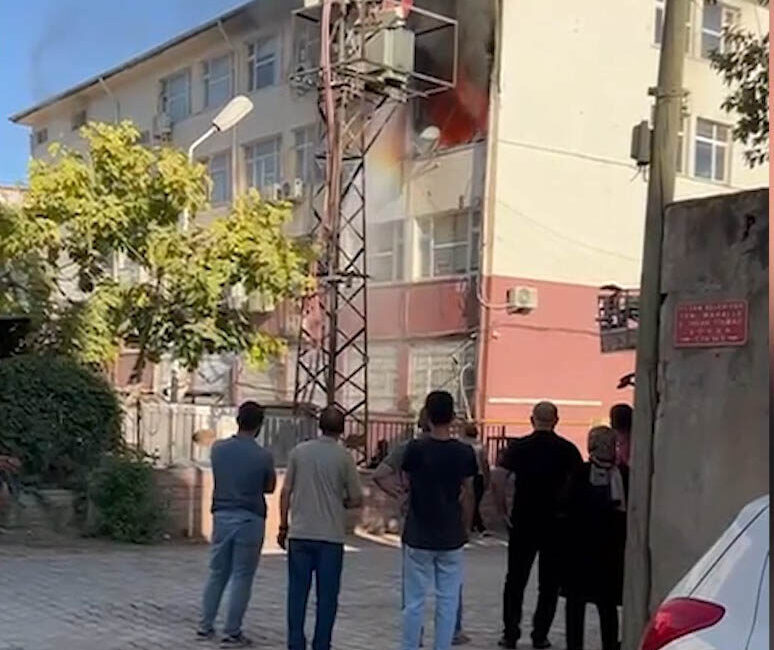 Ömer ŞULUL/ŞANLIURFA, – ŞANLIURFA’nın Hilvan ilçesindeki Hükümet Konağı’nda çıkan yangın,