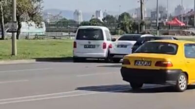 Yiğithan HÜYÜK/BURSA, – BURSA’da sapağı kaçıran sürücü, geri manevra yapınca