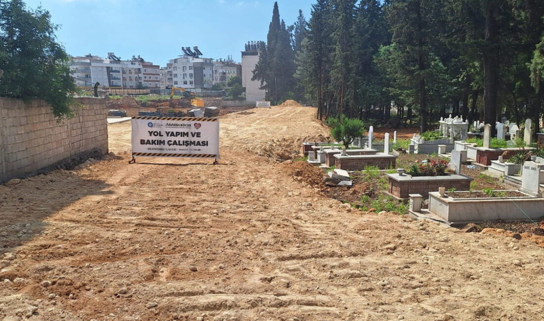 Mehmet ÇINAR/ANTALYA, – ANTALYA’daki Selanik göçmenlerinin Andızlı Mezarlığı’ndaki yakınlarına ait