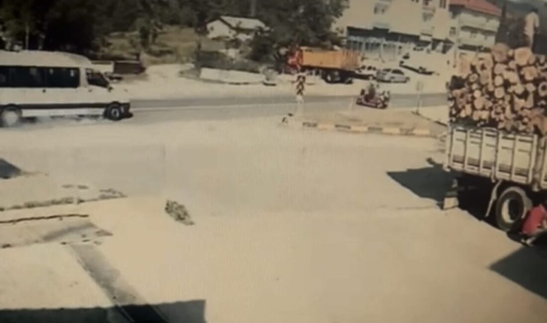 Ayhan ACAR/ULUS (Bartın), – BARTIN’ın Ulus ilçesinde yolun karşısına geçerken