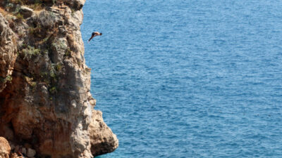 İrem GÜNEYBAZ/ANTALYA, – ANTALYA’da hava sıcaklığının 35 dereceye ulaşmasıyla tatilciler