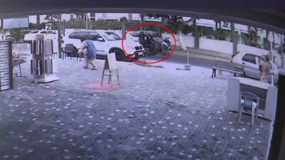 Ömer KARÇA/MANAVGAT (Antalya), – ANTALYA’nın Manavgat ilçesinde işlettikleri mağazanın önünde