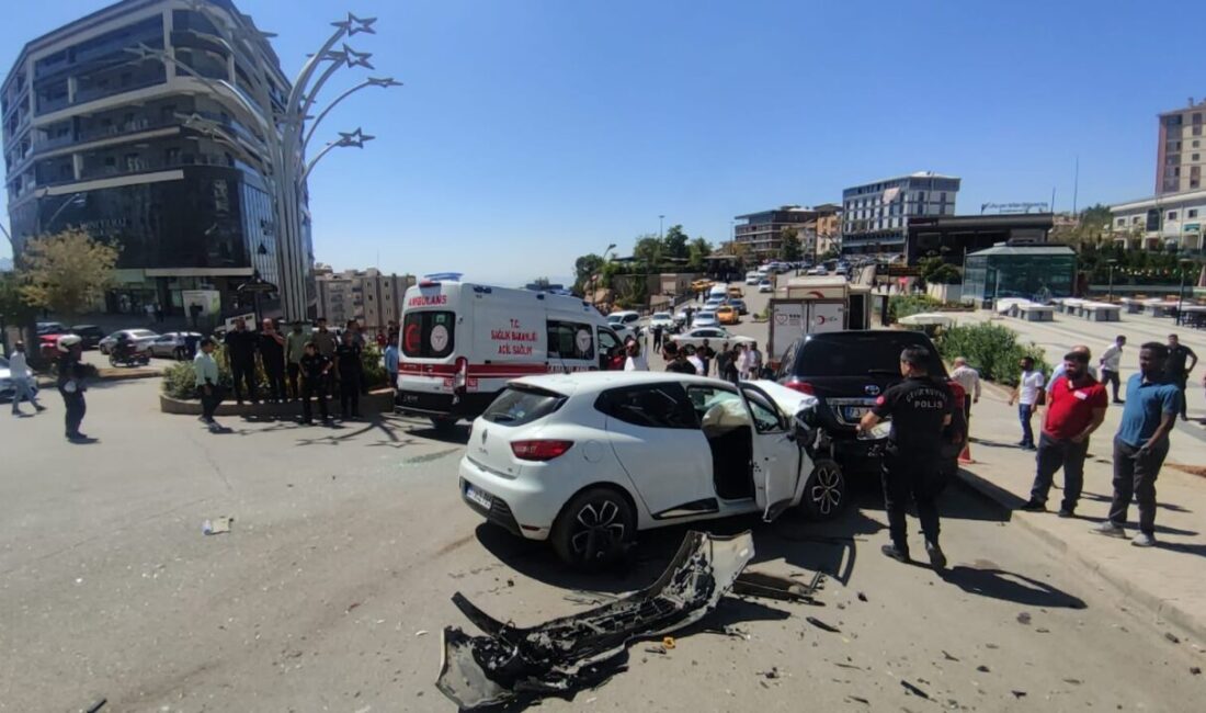 Sekvan KÜDEN/ŞIRNAK, – ŞIRNAK’ta 5 aracın karıştığı zincirleme kazada, 3