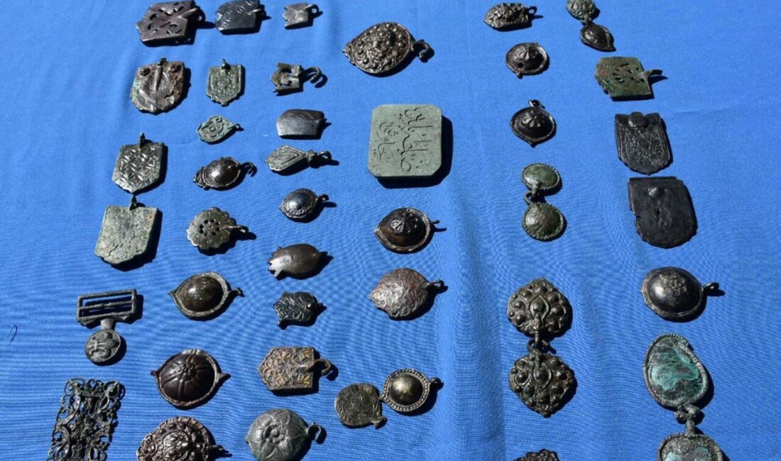 Kadir ÖZEN/İZMİR, – İZMİR’deki Smyrna Antik Kenti’nde yürütülen arkeolojik kazılarda,