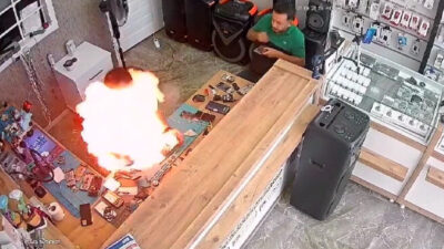 Erkan ALTUNTAŞ/AKSARAY, – AKSARAY’da arızalı telefonun bataryası tamir için getirildiği