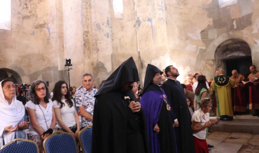 AYİNİN BAŞKANLIĞINI MAŞALYAN YAPTI Van’ın Akdamar Adasındaki 1100 yıllık Akdamar