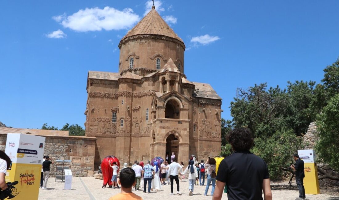 Behçet DALMAZ-Orhan AŞAN/VAN, – VAN Gölü’ndeki Akdamar Adası’nda bulunan 1100