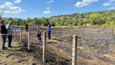 Ayhan ACAR/BARTIN, – BARTIN’da tarlasında yaktığı anız ateşini söndürmeye çalışırken