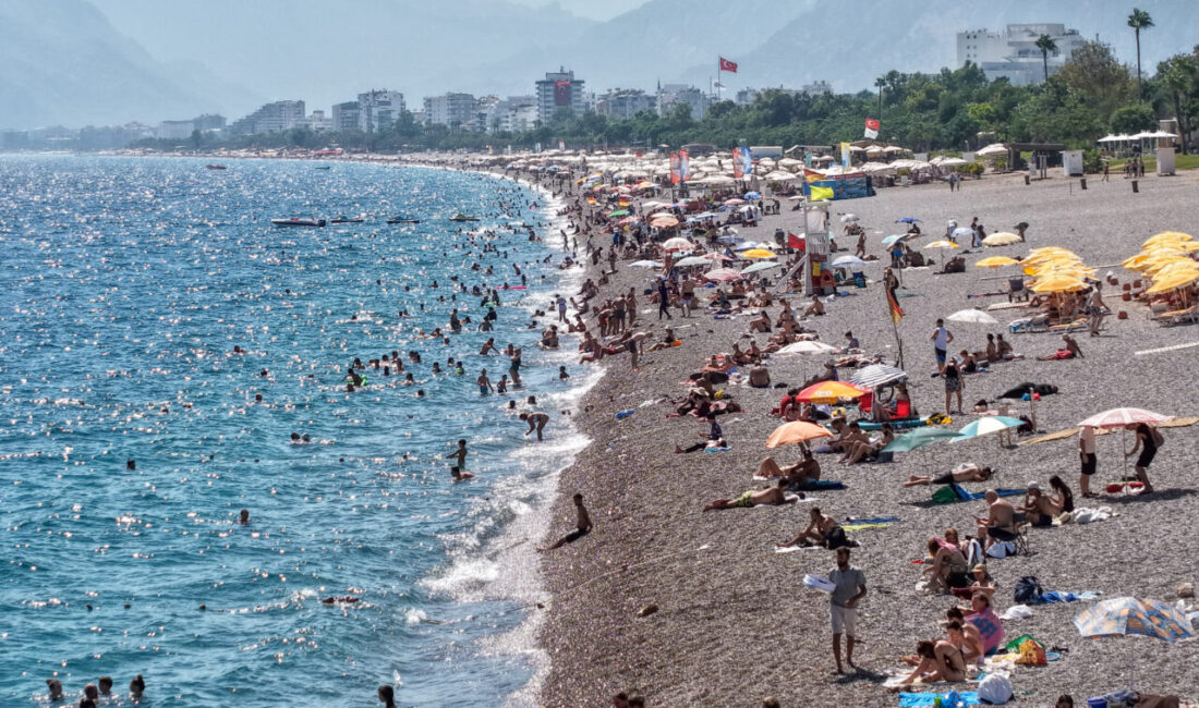 Semih ERSÖZLER/ANTALYA, – OKULLARIN başlamasına sayılı gün kala Antalya’daki sahillerde
