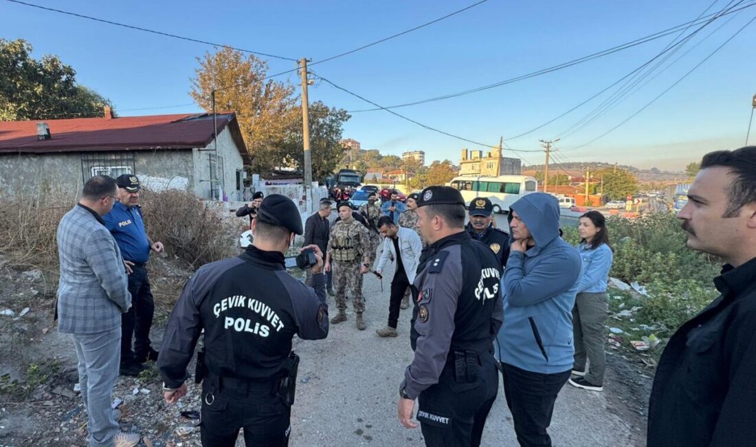 Mehmet YİRUN/ ÇORLU(Tekirdağ), – TEKİRDAĞ’ın Çorlu ilçesinde polisin Hıdırağa Mahallesi’ne