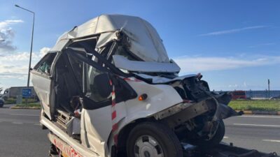 Efnan DEMİREREN-Salim SARIKOÇ/ARSİN (Trabzon), – TRABZON’da TIR’ın, trafik ışıklarında bekleyen