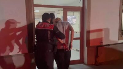 Eda KOÇ/ANKARA, – ANKARA’da trafikte oğlu Turgay Keskin ile birlikte