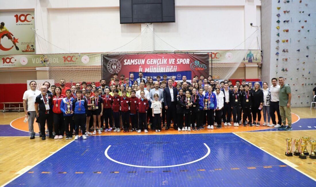Gökhan İÇKİLLİ/SAMSUN, – SAMSUN’da düzenlenen Trampolin Cimnastik Kulüpler Arası Türkiye