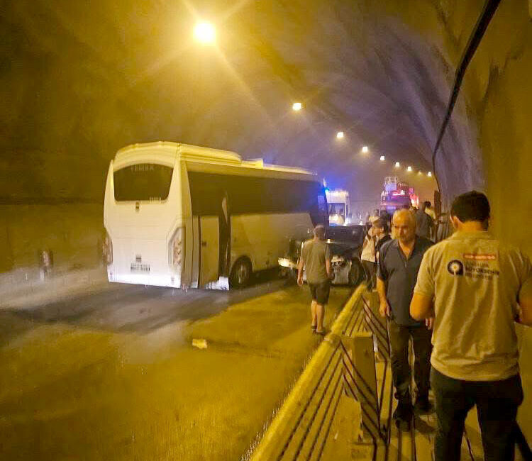 Alkın BİRİCİK/ALANYA (Antalya), – ANTALYA’nın Alanya ilçesinde tünelde 8 aracın