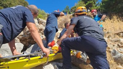 Melek FIRAT/AYDIN, – AYDIN’ın Söke ilçesinde, yaklaşık 100 metrelik uçuruma