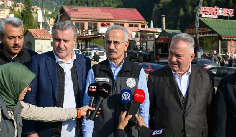 Rize'deki sel felaketinin ardından, Ulaştırma ve Altyapı Bakanı Abdulkadir Uraloğlu,
