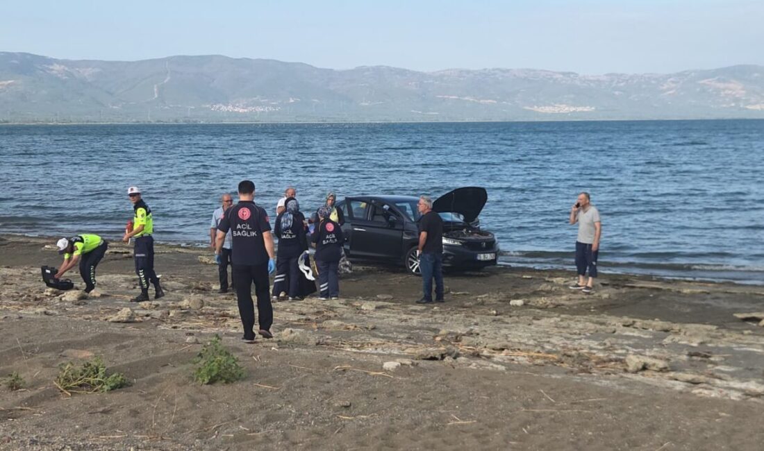 Hasan BOZBEY/ ORHANGAZİ(Bursa), – BURSA’nın Orhangazi ilçesinde yola dökülen akaryakıt