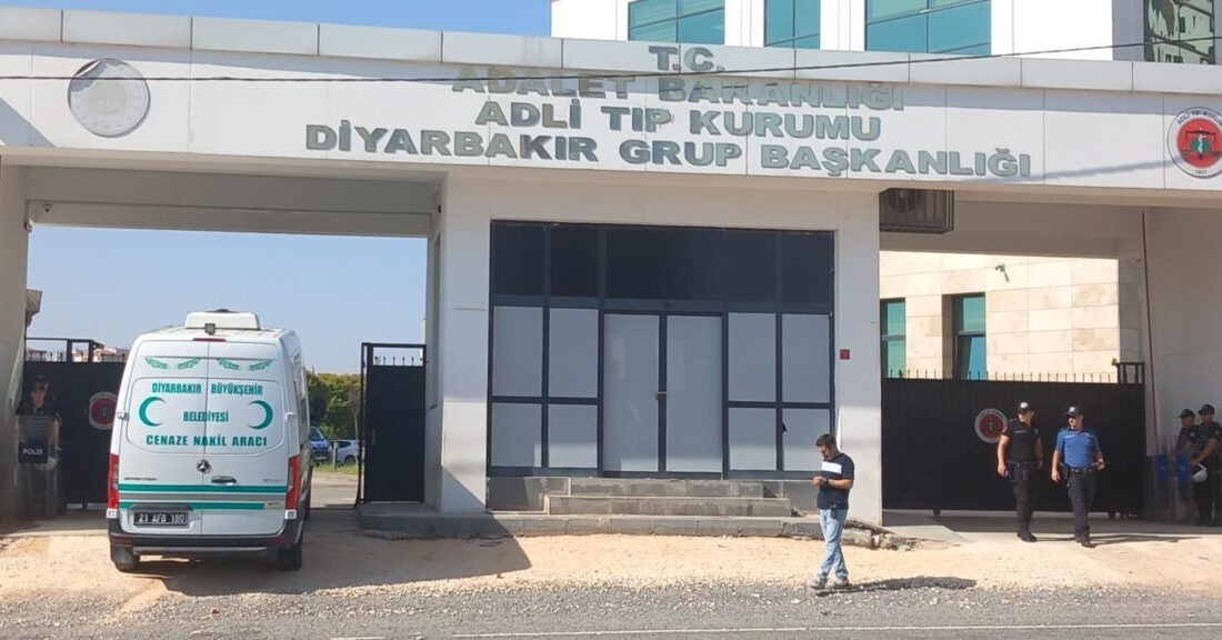 Seyfettin EKEN/BİSMİL (Diyarbakır), – DİYARBAKIR’ın Bismil ilçesinde yan yatan römorkun