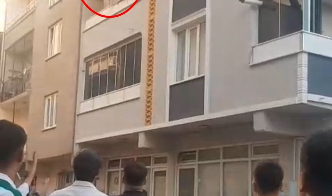 Yiğithan HÜYÜK-Barış YILMAZ/BURSA, – BURSA’da, dün 3 katlı binanın en