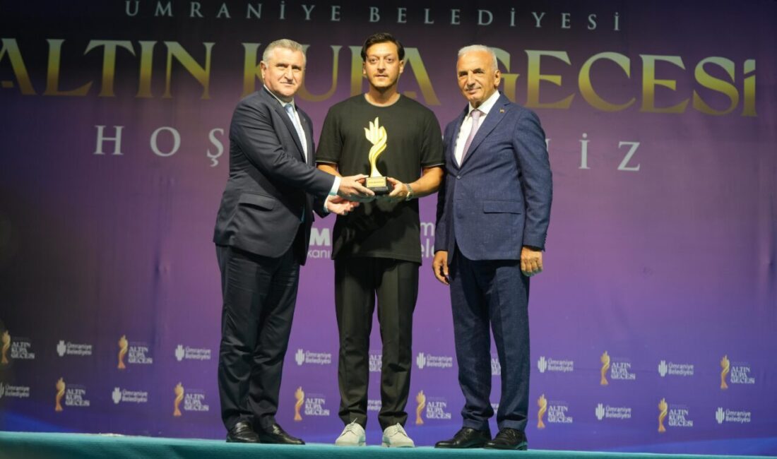 Mesut Özil: Fenerbahçeye başarılar diliyorum Bakan Bak: Türk sporu için