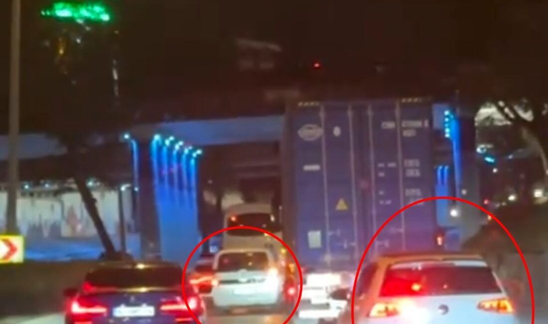 Yiğithan HÜYÜK/BURSA, -BURSA’da yoğun trafiğe aldırmayan 2 sürücü, araçları ile