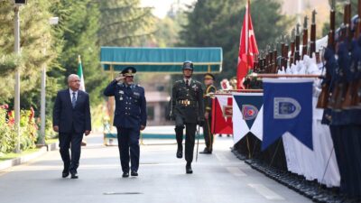 Millî Savunma Bakanı Yaşar Güler, resmi bir ziyaret için Ankara'ya