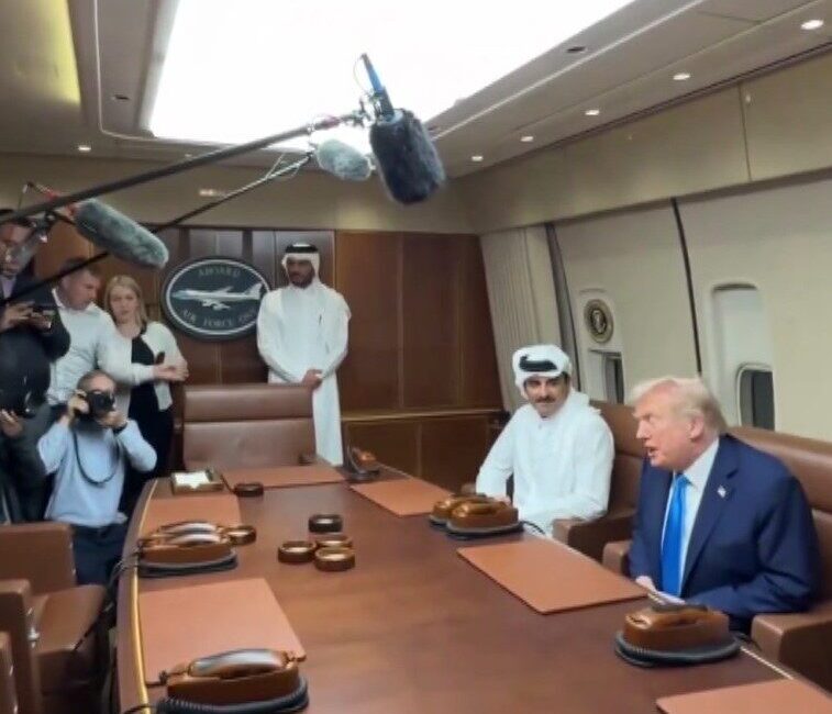 ABD Başkanı Trump, Doha’da Katar Emiri Al Sani ile görüştü KATAR, – ABD Başkanı Donald Trump, Malezya’ya hareketi sırasında Doha’da