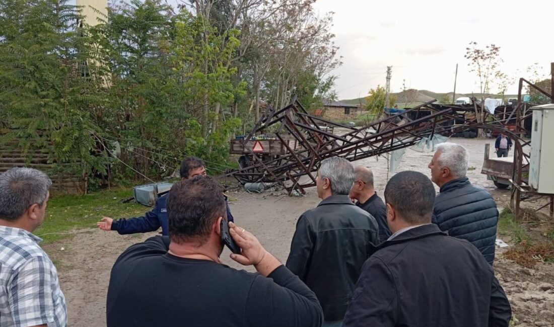 Ankara’da 2 ilçede dolu yağdı (3) BEYPAZARI KAYMAKAMI İNCELEMELERDE BULUNDU Beypazarı Kaymakamı Ünal Coşkun, ilçede şiddetli