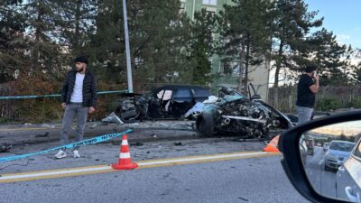 ANKARA, – ANKARA’nın Çankaya ilçesinde iki otomobilin çarpıştığı kazada, araçlardan