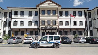 Muammer DAŞDELEN/ BEYPAZARI(Ankara), – ANKARA’nın Beypazarı ilçesinde tavuk kümesinde işçi