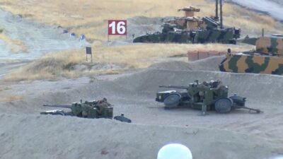 HÜRJET VE HÜRKUŞ’TAN SELAMLAMA UÇUŞU Milli Savunma Bakanı Yaşar Güler’in