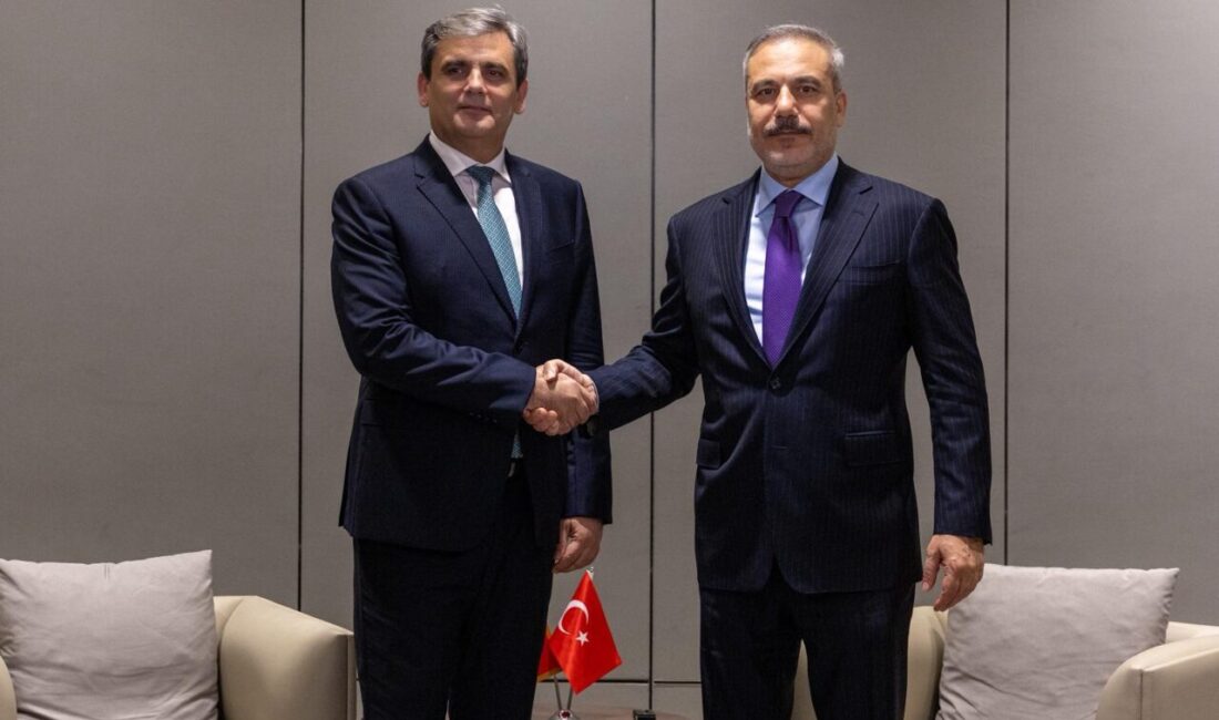 Bakan Fidan, Karadağ Dışişleri Bakanı İbrahimoviç ile bir araya geldi ANKARA, – DIŞİŞLERİ Bakanı Hakan Fidan, Karadağ Başbakan Yardımcısı ve