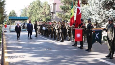 ANKARA, – MİLLİ Savunma Bakanı Yaşar Güler, Senegal Silahlı Kuvvetler