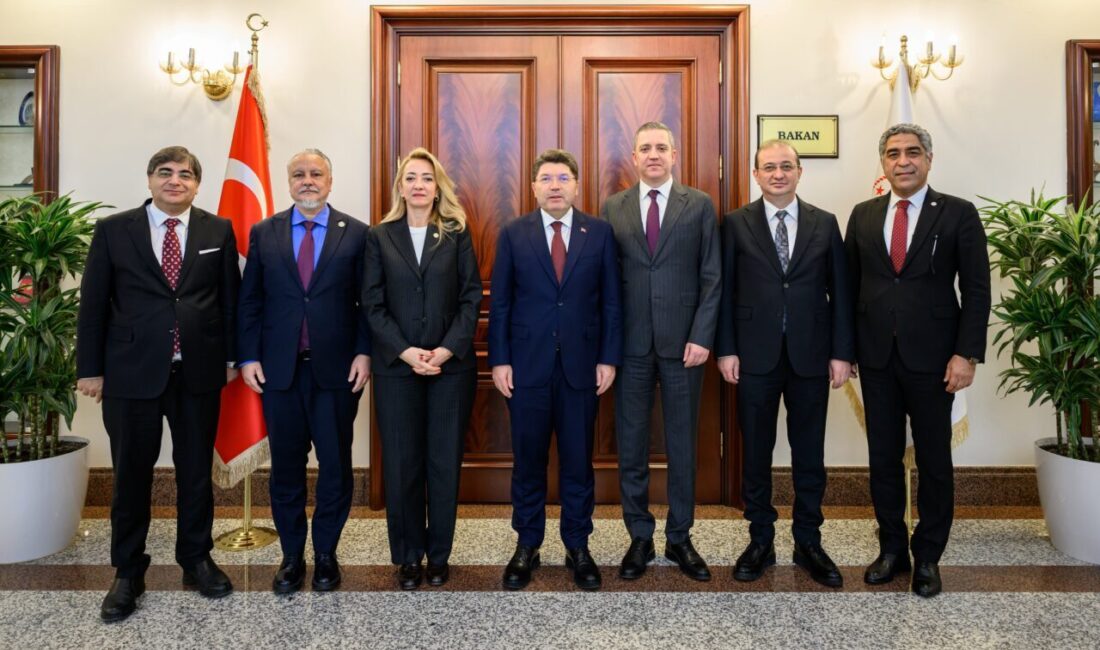 Bakan Tunç, TBB Başkanı Sağkan’ı kabul etti ANKARA, – ADALET Bakanı Yılmaz Tunç, Türkiye Barolar Birliği (TBB)