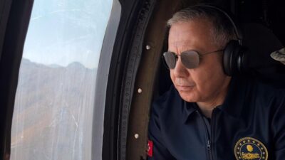 BAKAN YERLİKAYA, HELİKOPTERLE İNCELEMELERDE BULUNDU İçişleri Bakanı Ali Yerlikaya, Hakkari’de