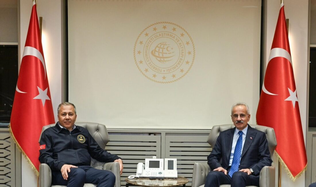 Bakanlar Yelikaya ile Uraloğlu bir araya geldi ANKARA, – ULAŞTIRMA ve Altyapı Bakanı Abdulkadir Uraloğlu ile İçişleri