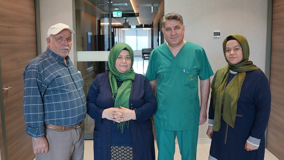 Belçika’dan Türkiye’ye gelen endometrium kanseri hasta sağlığına kavuştu İSTANBUL, – BELÇİKA’da yaşayan 53 yaşındaki Elif Baytürk, endometrium (rahim)