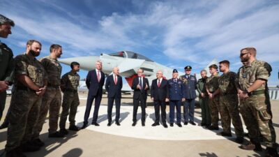 BAKAN GÜLER, İNGİLTERE BAŞBAKANI İLE EUROFIGHTER UÇAKLARINI İNCELEDİ Milli Savunma