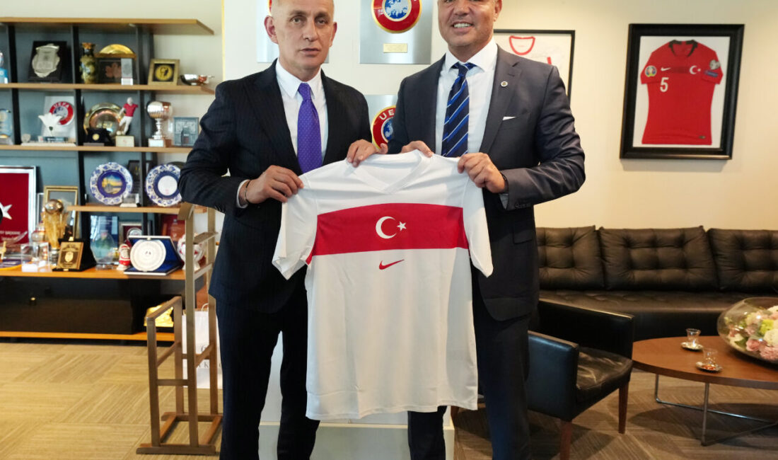 İSTANBUL, – FENERBAHÇE Kulübü Başkanı Sadettin Saran, beraberindeki yönetim kurulu