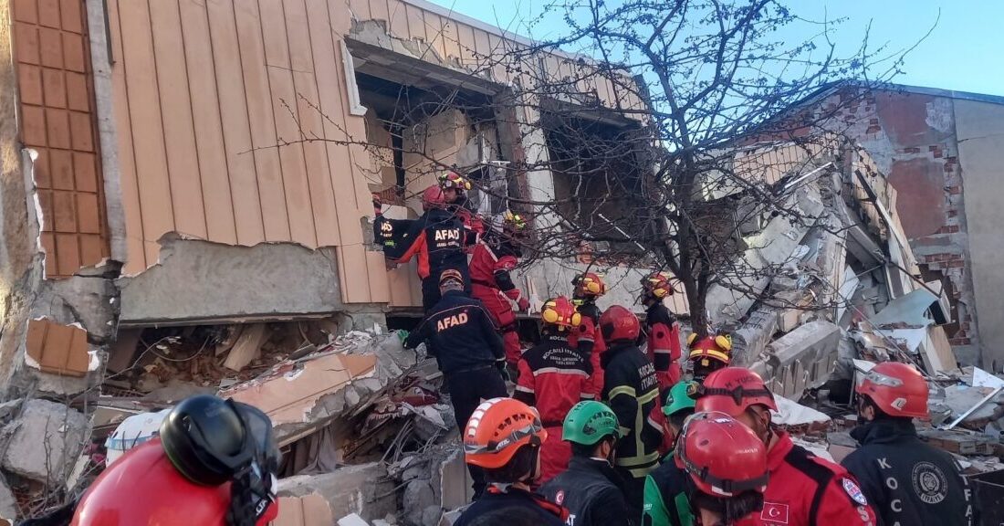 Gebze’de bina çöktü; kurtarma çalışması başlatıldı (3) ‘147 ARAMA KURTARMA PERSONELİ GÖREVLENDİRİLMİŞTİR’ İçişleri Bakanı Ali Yerlikaya, Kocaeli’nin