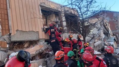 ‘147 ARAMA KURTARMA PERSONELİ GÖREVLENDİRİLMİŞTİR’ İçişleri Bakanı Ali Yerlikaya, Kocaeli’nin