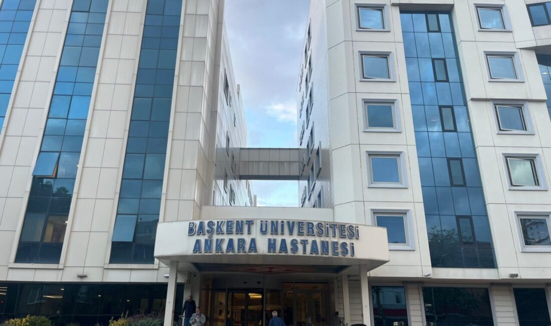 Hikmet Çetin, hastaneye kaldırıldı (2) GENEL DURUMU İYİ Eski CHP Genel Başkanı Hikmet Çetin’in, bulantı,