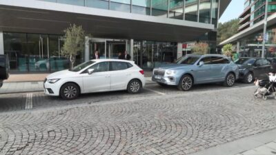 İSTANBUL – EVİNDE geçirdiği kalp krizi sonrası hastaneye kaldırılan şarkıcı