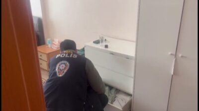 Leyla YILDIZ/İSTANBUL, – ATAŞEHİR’de asker konvoyunda motosikletle ilerleyen kişi tabancayla