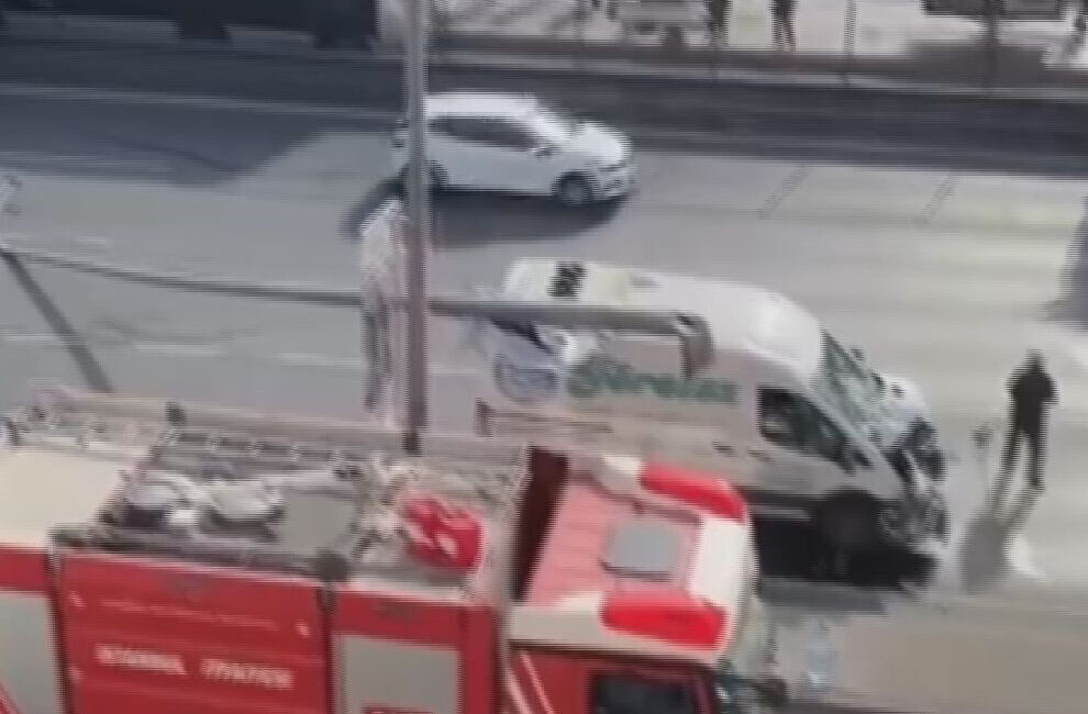 İhsan DÖRTKARDEŞ/İSTANBUL, – AVCILAR D-100 karayolunda şoförünün direksiyon hakimiyetini kaybettiği