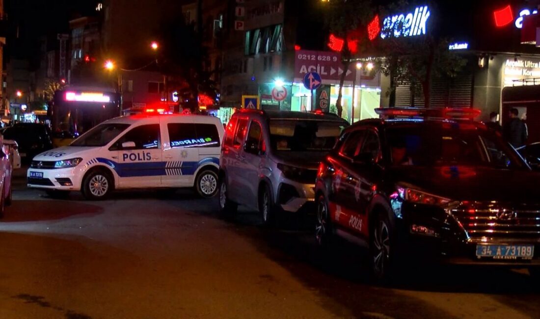 Baran AKKAYA/İSTANBUL, – BAĞCILAR’da hareket halindeki bir otomobile, kimliği belirsiz